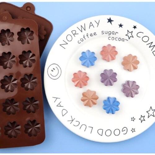15 Identical Small Chrysanthemum Silicone Chocolate Mold, Ice Tray Mold, High Temperature Resistant and Easy To Clean Diy Mold