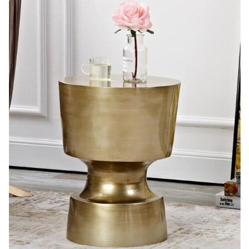 Corner a few small family sitting room atelier sofa edge a few stylist creative art lamp small round table