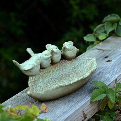 Ceramic Leaf-shaped Tray Bird Feeder Retro Fruit Plate Outdoor Garden Pet Bird Food Feeder Bowl Garden Decor