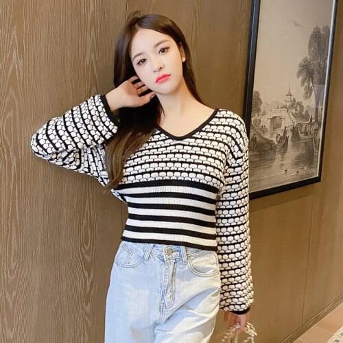 New Women Elegant Lantern Long Sleeve Knitted Casual Knitwear Blouse Ladies Chic Black White Stripe V-Neck Tops Pullover Sweater