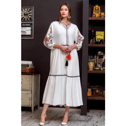 Womens White Hera Handles And Colar Embroideried Hand Handwork Giant Tassel Detail Pompom Temporary Shed Woven Dress
