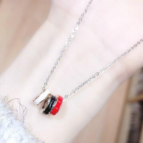 Showfay Rotatable Personalized Snowflake Pendant Necklaces Copper Black White Red Simplicity Girls Gift Jewelry Drop Shipping
