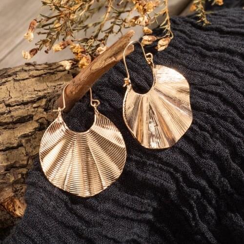 Vintage Leaf Shape Three Colors Short Pendant Dangle Hanging Golden Earrings For Female Womens Ear Ornaments Wedding Accessory