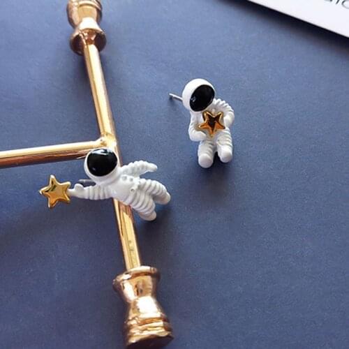 Asymmetric Cute Creative Spaceman Earrings Astronaut Star Earrings Small Stud Earrings Fashion Woman Sweet Earrings