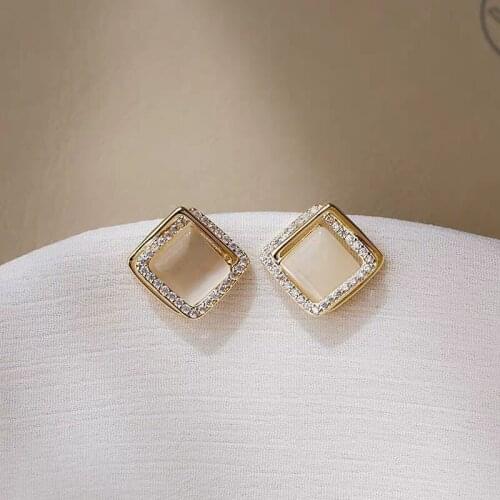 Zeojrlly Geometric Metal Women Trendy Stud Earrings Korean Earrings Women 2020 New Fashion Simple Elegant Jewelry
