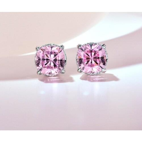 Apaison Stud Earrings