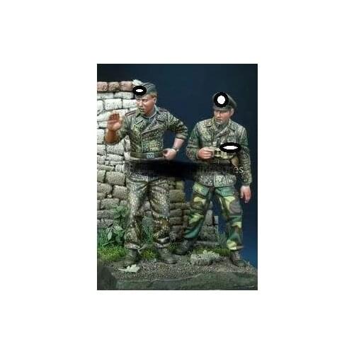 German resin soldiers of World War II Two German soldiers 1:35