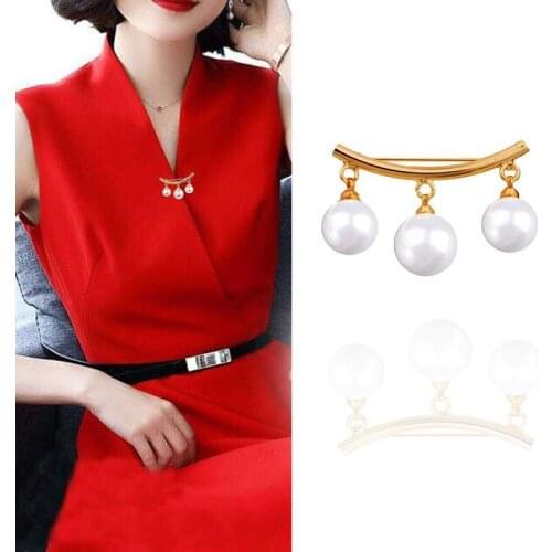 Fashion Pearl Brooch Cute Creative Fixed Clothes Decorative Anti-slip arc Brooch for Women Anti-Exposure Neckline Buckle