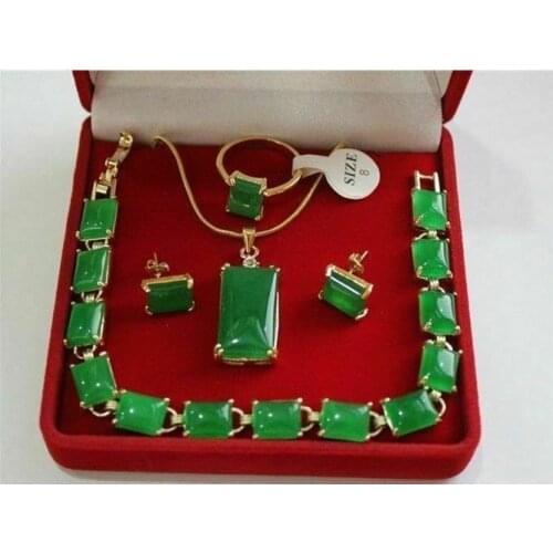 Beautiful green jade Necklace Pendant Bracelet Earring Ring Jewellery set