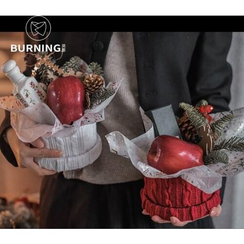 Round wool gift box creative design mini flower packaging diameter 13cm for florist christmas apple wedding mothers day