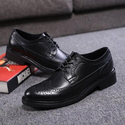 Brand designer men casual business wedding formal dress original leather shoes black carved brogue shoe gentleman bullock zapato