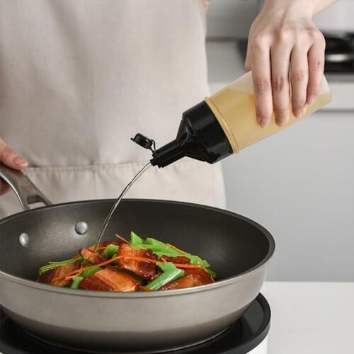 Plastic Oil Bottle by Squeezing Leak-proof Grill BBQ Sprayer for Vinegar Soy Sauce Oil Dispenser BBQ Cookware Tools