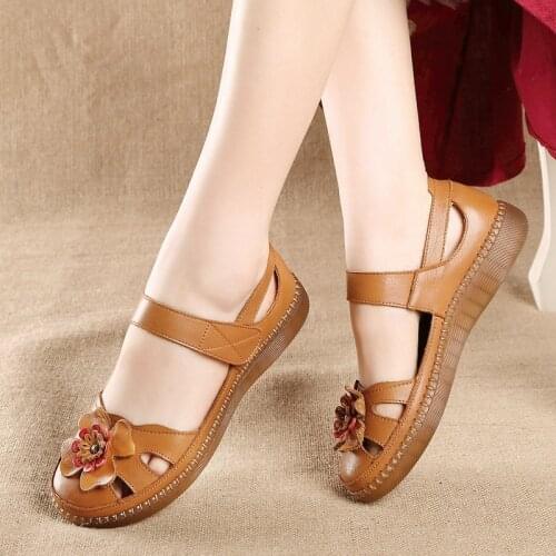 Summer New Womens Shoes Closed Toe Sandals Women Soft Genuine Leather Flat Retro Leather Shoes Thick Bottom Hollow Flat Shoes