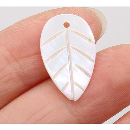 10Pcs Natural Freshwater Black Shell Hand-carved Leaves Shape Pendants Beads for Charm Jewelry Making DIY Necklace Gifts 15x20mm