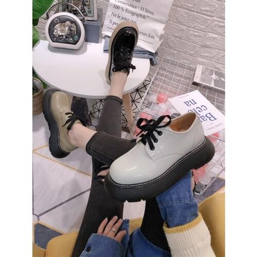 2021 spring and autumn new ladies Korean retro net red low-top casual shoes fashion all-match sponge cake small leather shoes