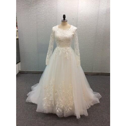 Elegant Long Sleeve A-Line Lace Wedding Dresses O-Neck Button Back Custom Court Train Tulle Bridal Gown For Women