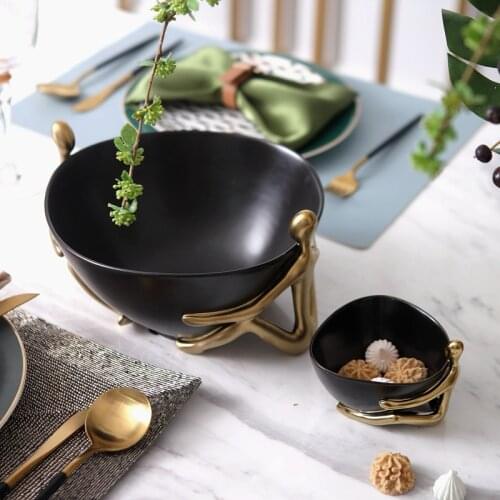 Nordic Luxury Gold Villain Embracing Bowl Creative Model Room Fruit Pot Ceramic Storage Fruit Plate Home Accessories Decoration