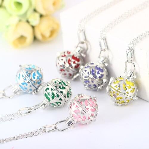 Moon Shape Aroma Diffuser Balls Pendant Necklace Aromatherapy Diffuser Women Necklace Chromatic Color Locket Aromatherapy Pendan