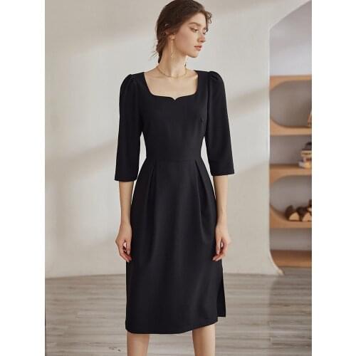 Elegant peach neck small black skirt womens 2021 autumn new style temperament bubble sleeve slim fitting dress