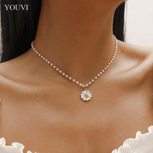 Summery 2021 New Fashion Kpop Pearl Necklace Flower Choker Pedant Necklace for Women Little Daisy Chain Pendants Jewelry