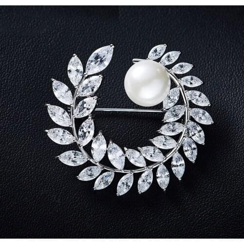 COCOM Elegant Cubic Zircon Flower Pins Brooches for Women Shell Pearl Banquet Costume Brooch Luxury Accessories Christmas Gift