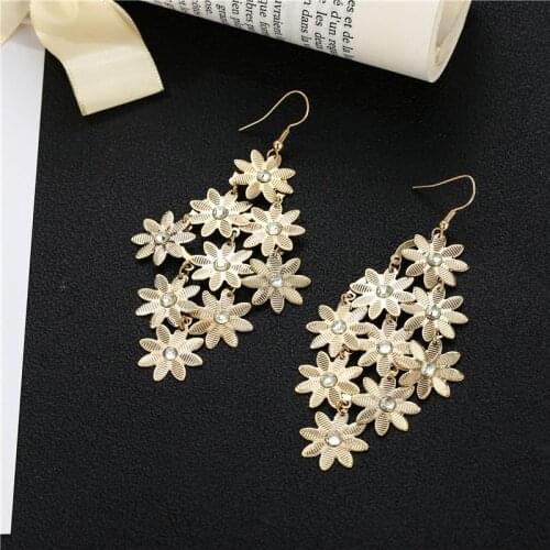 Retro trend original aesthetic temperament hollow alloy electroplating long water drop flower eardrop earpiece