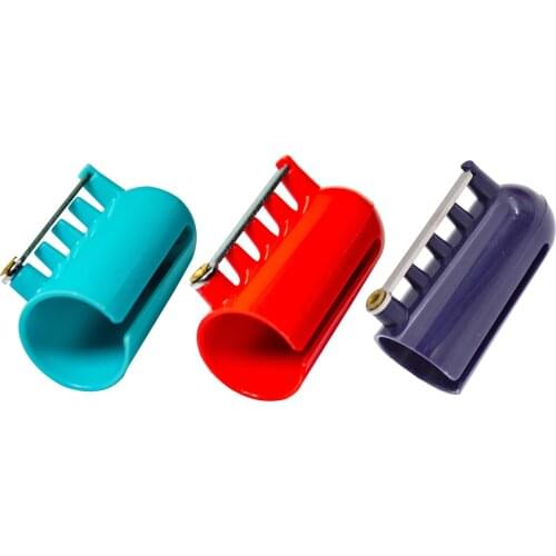 Crocheting Knitting Stranding Yarn Guide Holder Finger Thimble