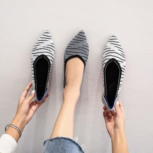 2021 New Flying Woven Black and White Stripes Color Matching Shoes Women Comfortable Pointed Toe Woven Boat Shoes