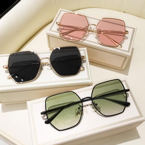 Vintage Oversized Square Metal Green Sunglasses Women Brand Design Fashion Unique Frame Gradient Lens Sun Glasses Shades UV400