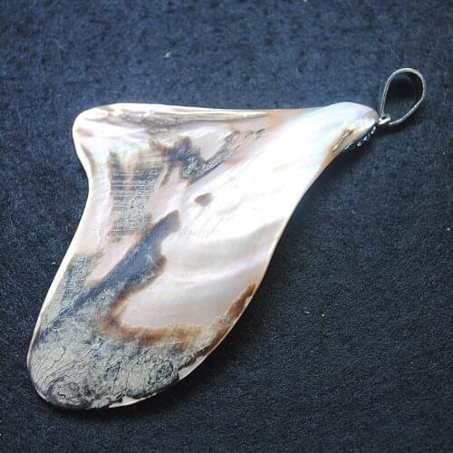 Pink lips of shell pendants raw shell from deeply ocean irregular shape for diy jewelry making accessories 70x50mm china factory