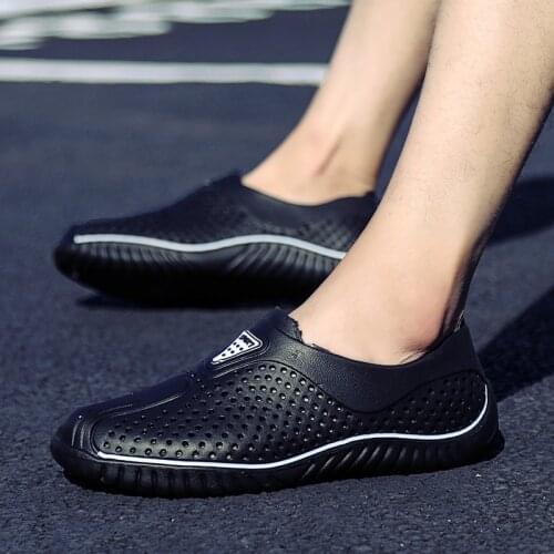 Mens Outdoor Water Slippers 2021 Breathable Summer Hollow Ultra Light Beach Casual Shoes Mens Sandals Black Garden Shoes