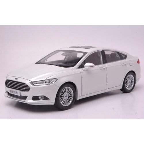 1:18 Diecast Model for Ford Mondeo 2013 White Sedan Alloy Toy Car Miniature Collection Gifts