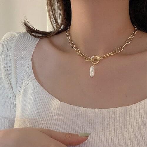 VSnow Minimalist Natural Freshwater Pearl Toggle Clasp Pendant Necklace for Women Gold Metal Chunky Curb Chain Necklace Jewelry