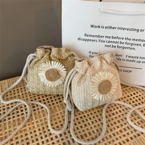 Round Straw Beach Bag Handmade Woven Straw Flower Shoulder Bag Raffia Bucket Rattan Wallet Bohemian Summer Vacation Casual Bags