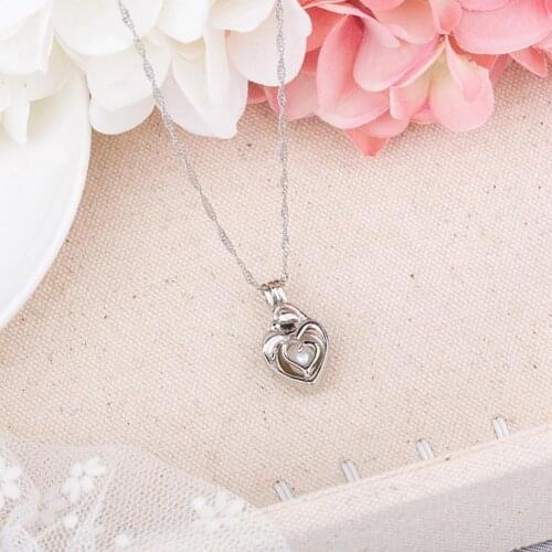 Moon Luminous Necklace Skin-friendly Rust-proof Alloy Heart Shaped Jewelry Necklace Decor Women Pendant Necklace Gifts Vintage
