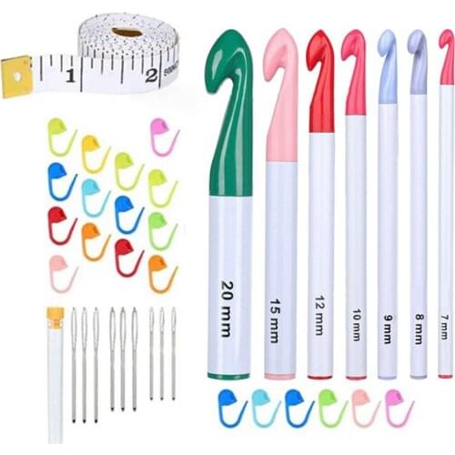 7 Pieces Colorful Crochet Hooks Plastic Handle Needles Knitting Needles Thick Crochet Scarf Tool Set 7/8/9/10/12/15/20mm