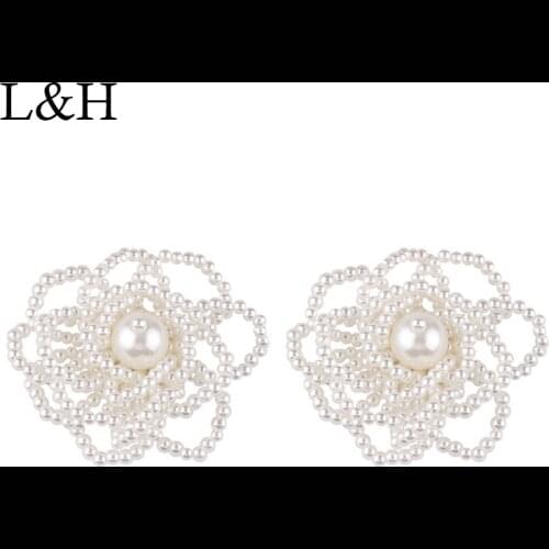 LAALOO HU Stud Earrings