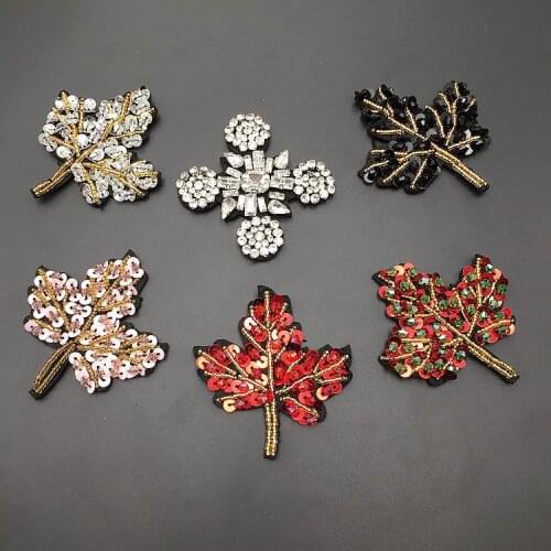 Crystal maple leaf Fashion Sequins Patches For Clothing iron on Embroidered Motif Applique sewing on DIY clothes Kids Sewing