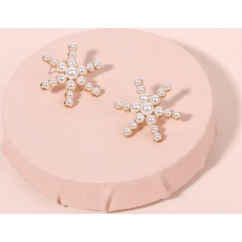 Snowflakes Pearl Earrings for women Golden Alloy Flower Stud Earrings Korean Wedding Party Statement Fashion Jewelry Wholesale