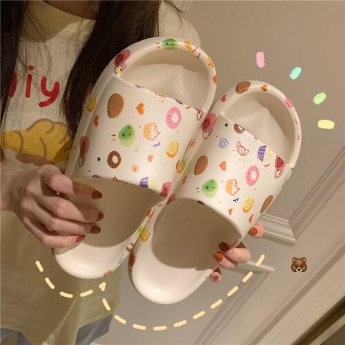 Summer new ladies sandals and slippers Japanese cute personality heart-shaped womens slippers non-slip thick-soled slippers
