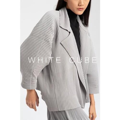 Autumn and Winter thick fold three-house coat loose pendant design men and women with the same classic jacket