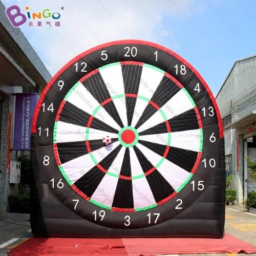 Hot sale 5 meters tall giant inflatable soccer dart board outdoors games large inflatable football dart game toy