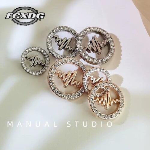 10pcs/lot Fashion Metal Clothes Buttons for Coat Women Shirt Decorative Buttons Gold Hollow Out Rhinestone Buttons for Clothing