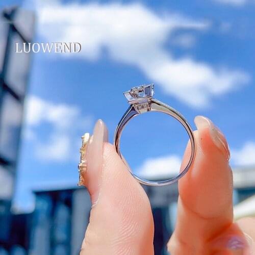 LUOWEND 18K White Gold (AU750) Engagement Ring Trendy Diamond Rings Classic Style Elegant for Women Wedding Eternity Ring