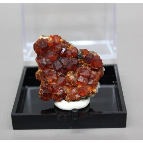 100% natural Spessartine-Garnet mineral specimen stones and crystals gem healing crystals quartz box size 5.2 cm