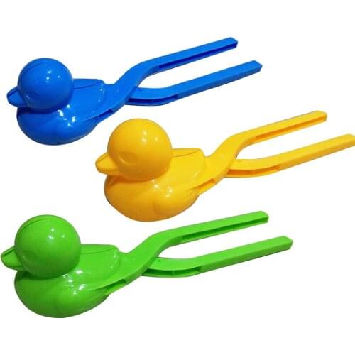 Duck-shaped Snowman Clip Winter Plastic Snowball Maker Clip Kids Outdoor Sand Snow Ball Mold Toys Fight Toy for Children Random