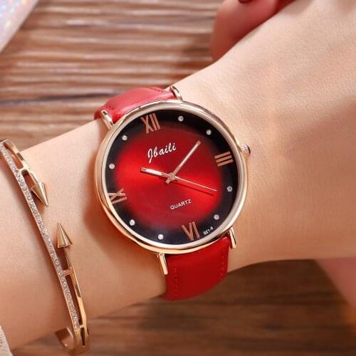 Stylish Girl Watches Leather Strap Retro Brand Quartz Women Round Wrist Watch Hot Sale Fashion Ladies Modern Clock For Women