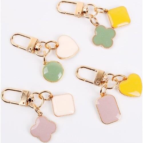 Simple heart-shaped geometric shell key creative car keys pom pom keychain cute keychain llaveros para mujer