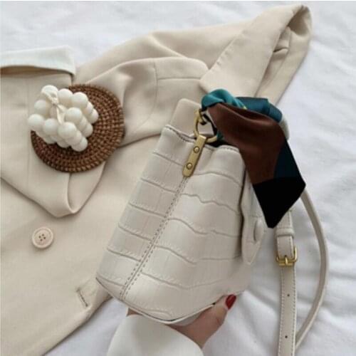 2020 new fashion foreign style with texture small bag for womens single shoulder popular four seasons bucket bag leisure versat