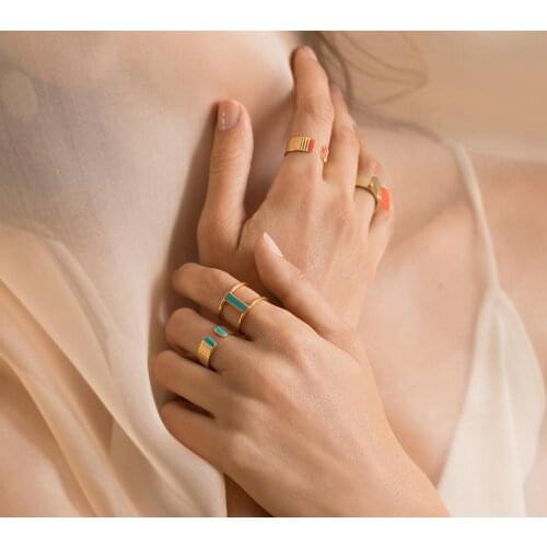 VG 6 YM Rings With Crystals